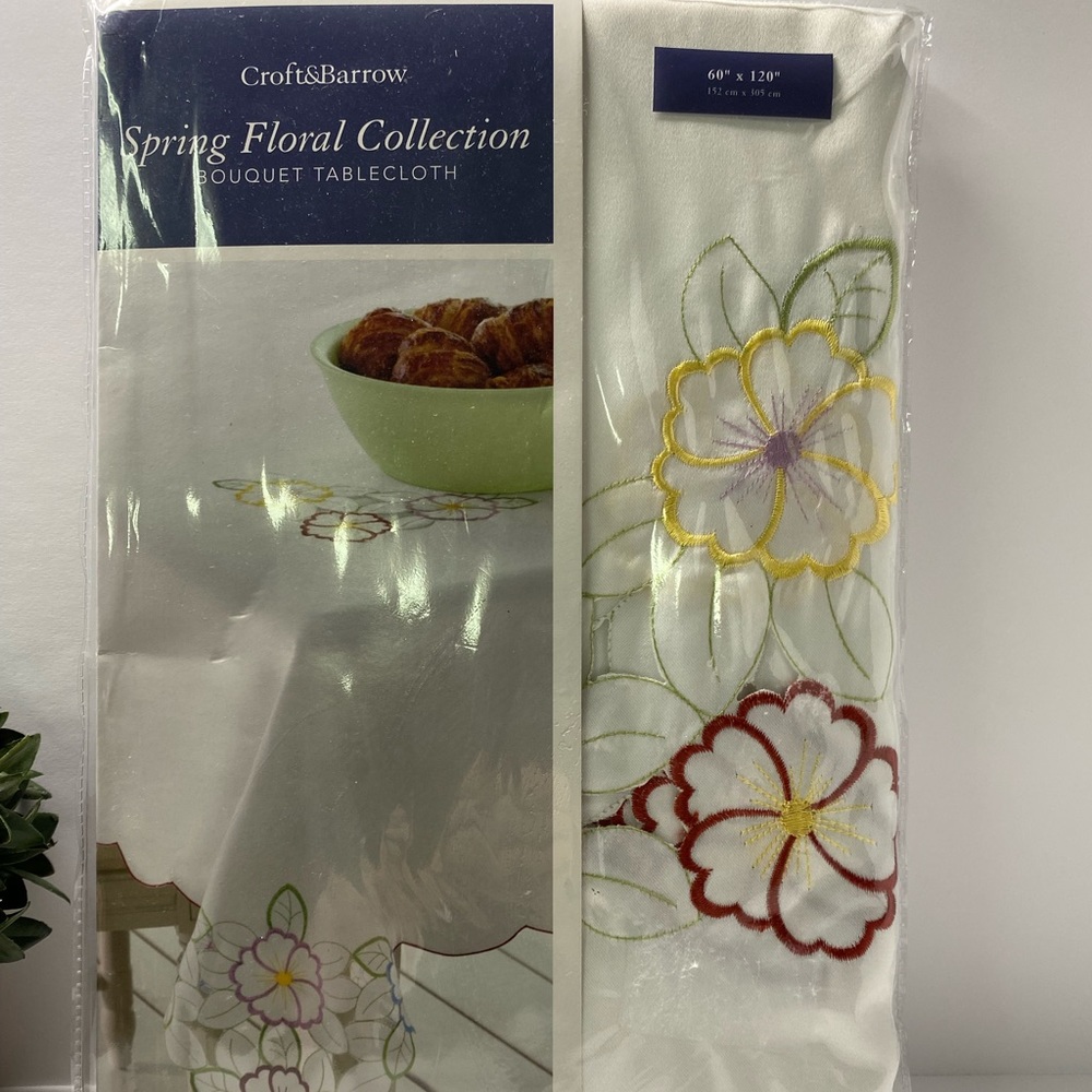 NEW  Croft & Barrow fabric TABLECLOTH Spring Floral stitched 60 x 120 oblong